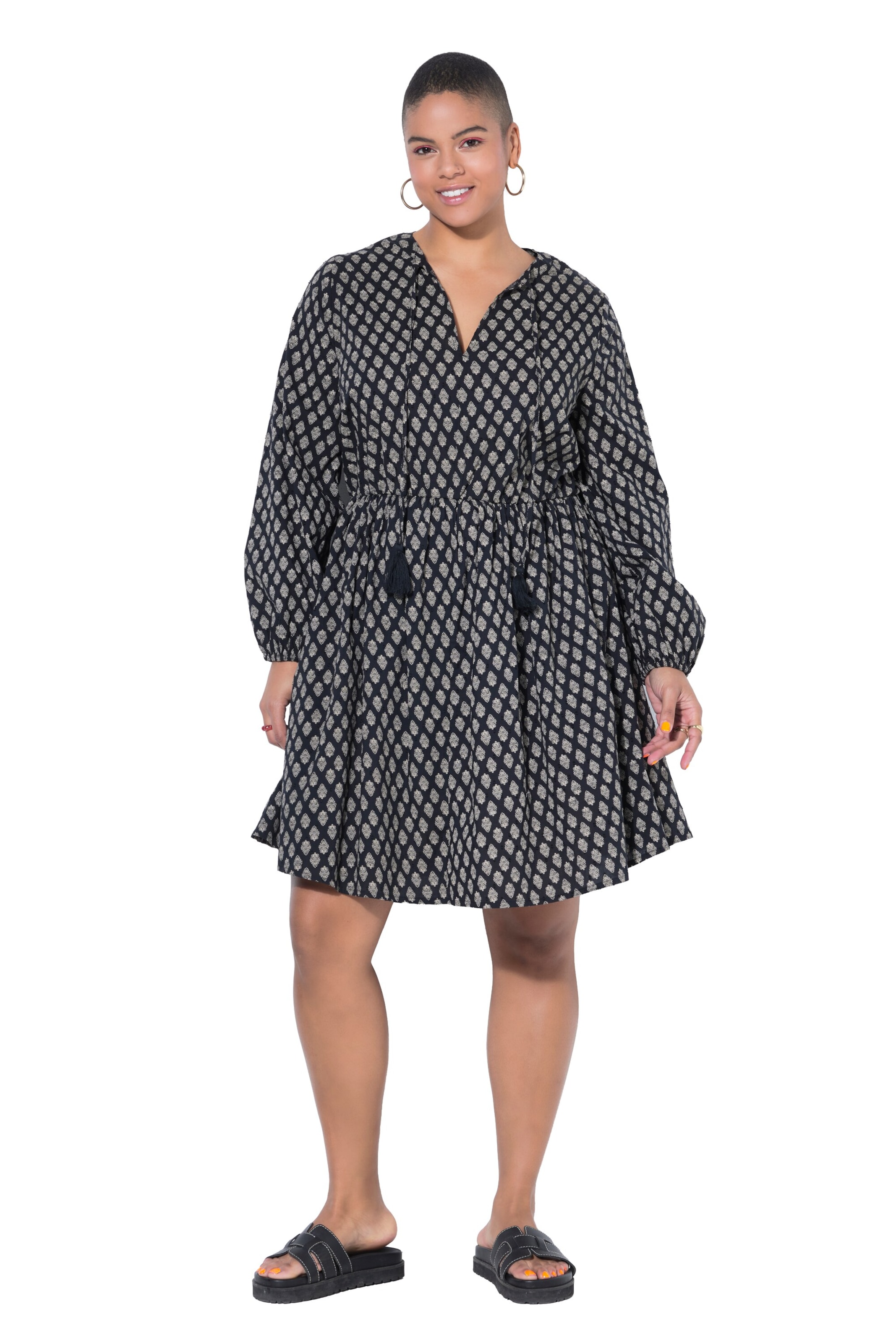 Studio Untold Dress in Black: front