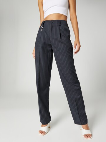 Bella x ABOUT YOU Tapered Broek 'Nelly' in Blauw: voorkant