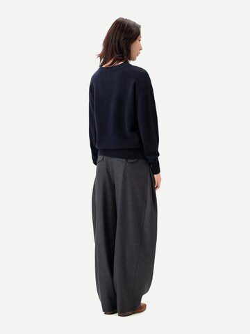 GOBI Cashmere Wide Leg Bügelfaltenhose 'Barrel-Leg Cashmere Pants'‌‌‌‌‌‌‌‌ in Grau