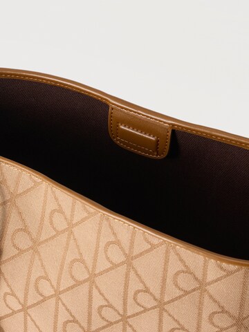 Calvin Klein Τσάντα ώμου σε καφέ