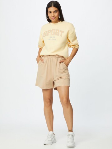 Gina Tricot Sweatshirt 'Riley' in Yellow