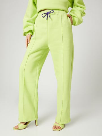 Smiles Regular Pants 'Ediz' in Green: front