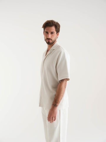 ABOUT YOU x Kevin Trapp Regular fit Button Up Shirt 'Leopold' in White