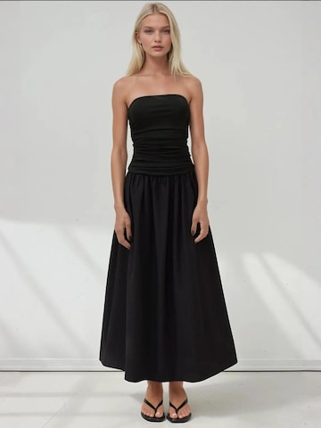 Hiccup Evening Dress in Black: front