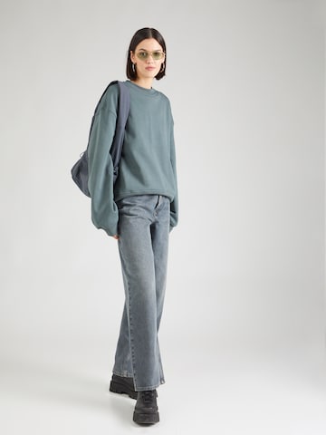 WEEKDAY - Sweatshirt 'Paula' em cinzento