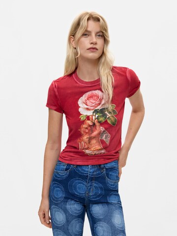 Tricou de la Desigual pe roșu: față