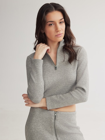 4TAILORS Paita 'Cheeky' värissä harmaa: etupuoli