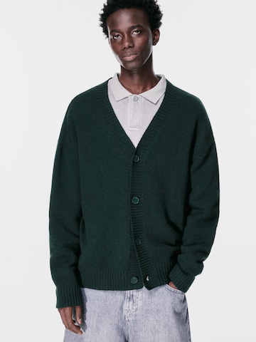 Vestes en maille Pull&Bear en vert : devant