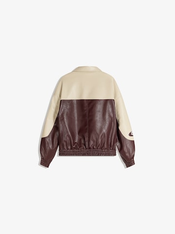 Bershka Преходно яке в червено