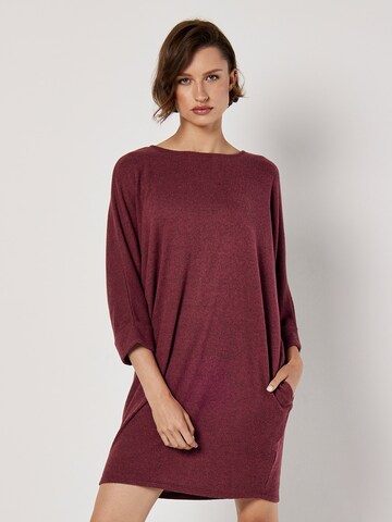 Robe Apricot en rouge : devant