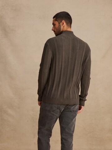 DAN FOX APPAREL Pullover 'Devran' in Grau