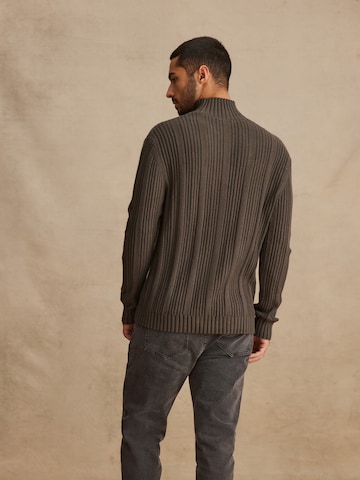 Pull-over 'Devran' DAN FOX APPAREL en gris