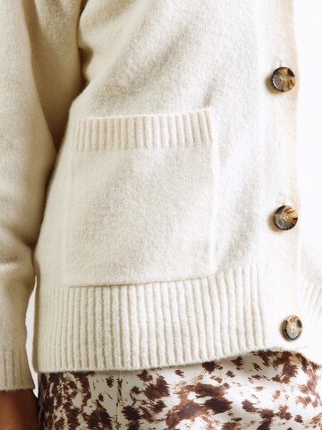 Vero Moda Curve - Cárdigan 'VMCBoom' en blanco