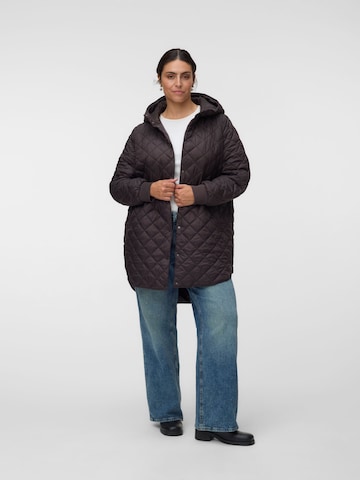 Cappotto invernale 'VMHayle' di Vero Moda Curve in marrone