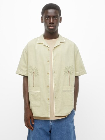 Pull&Bear Regular fit Button Up Shirt in Green: front