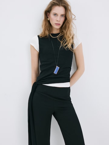 MANGO Flared Nadrág 'IANA' - fekete