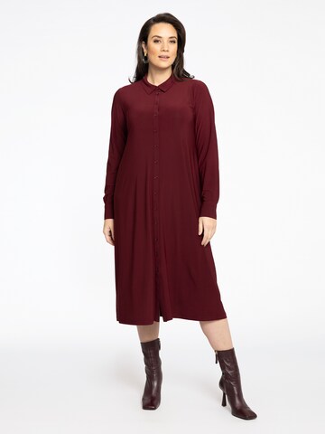 Yoek Shirt Dress in Red