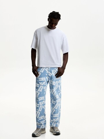 Loosefit Jeans di Bershka in blu: frontale