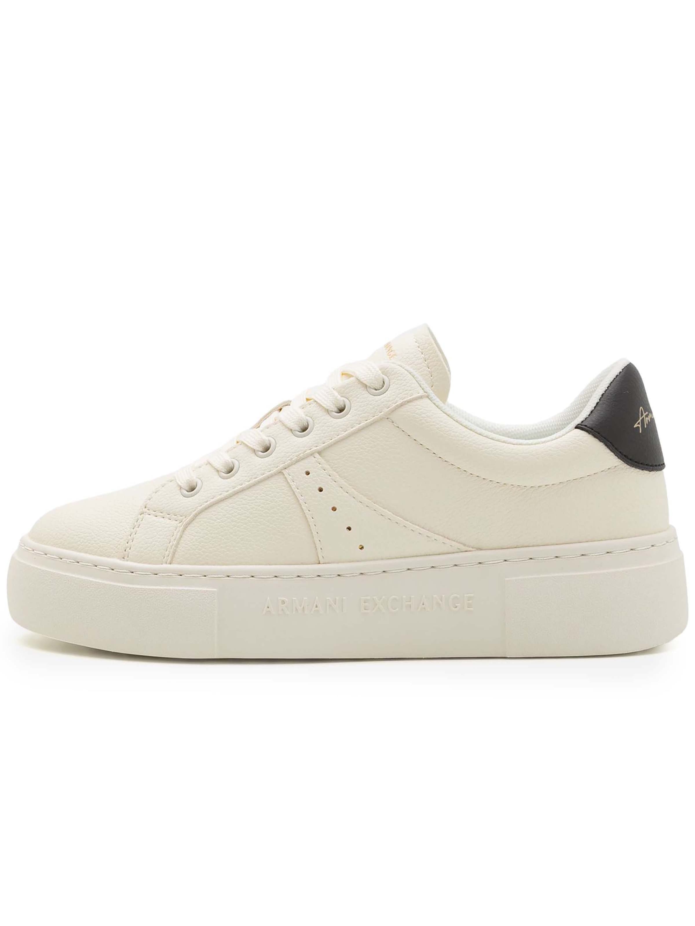 Baskets basses ARMANI EXCHANGE en blanc : devant
