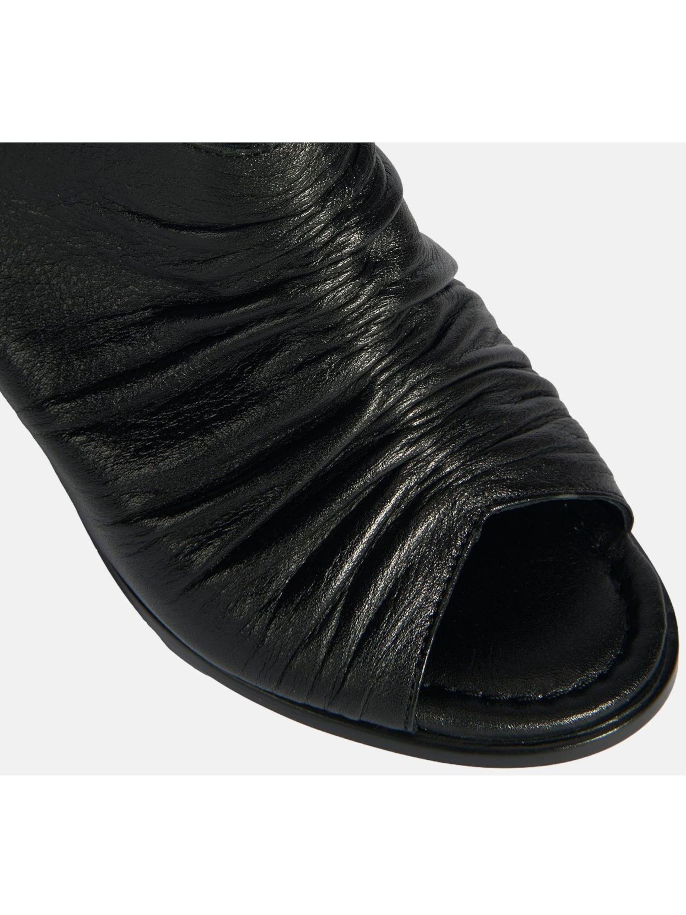 Desa T-Bar Sandals 'Sandalen' in Black