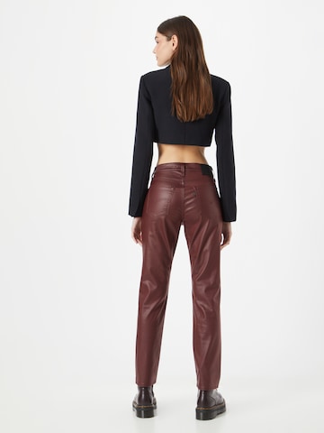 Regular Pantalon '724 Coated Straight' LEVI'S ® en rouge