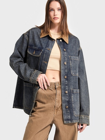 Veste mi-saison 'Oversized Denim Jacket' IT'S BASIC en bleu : devant