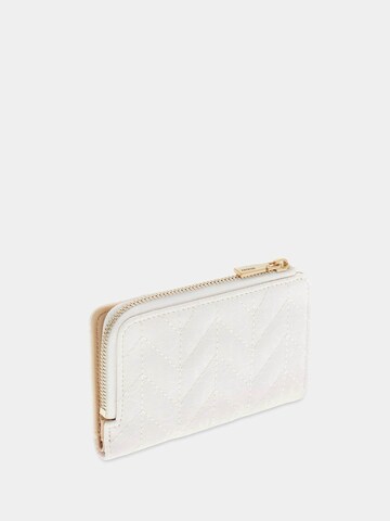 GUESS Wallet 'Stacey' in White