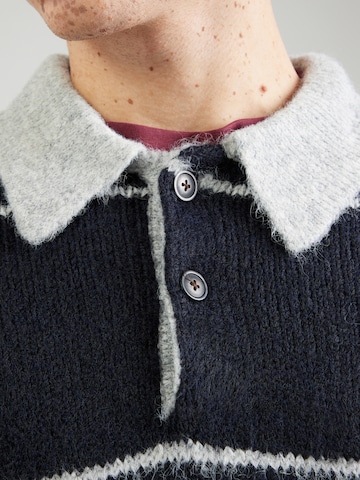 Kronstadt Neulepaita 'Ken' värissä sininen