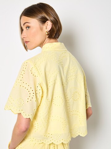 Apricot Scalloped Broderie Cropped Shirt ' ' in Gelb