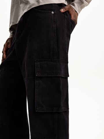Loosefit Jeans cargo di Bershka in nero
