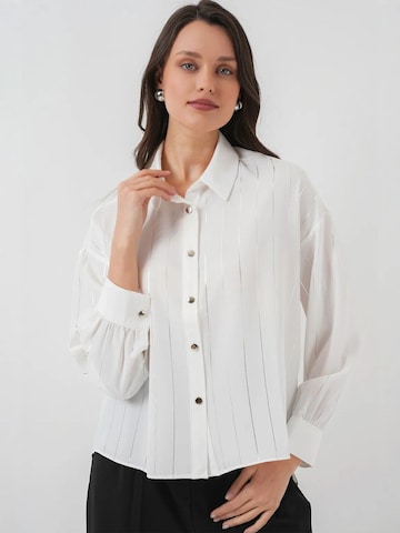 T-shirt 'Hemden' Bigdart en blanc : devant