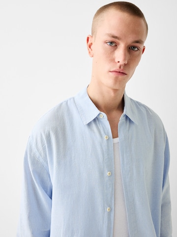 Bershka Regular fit Button Up Shirt in Blue