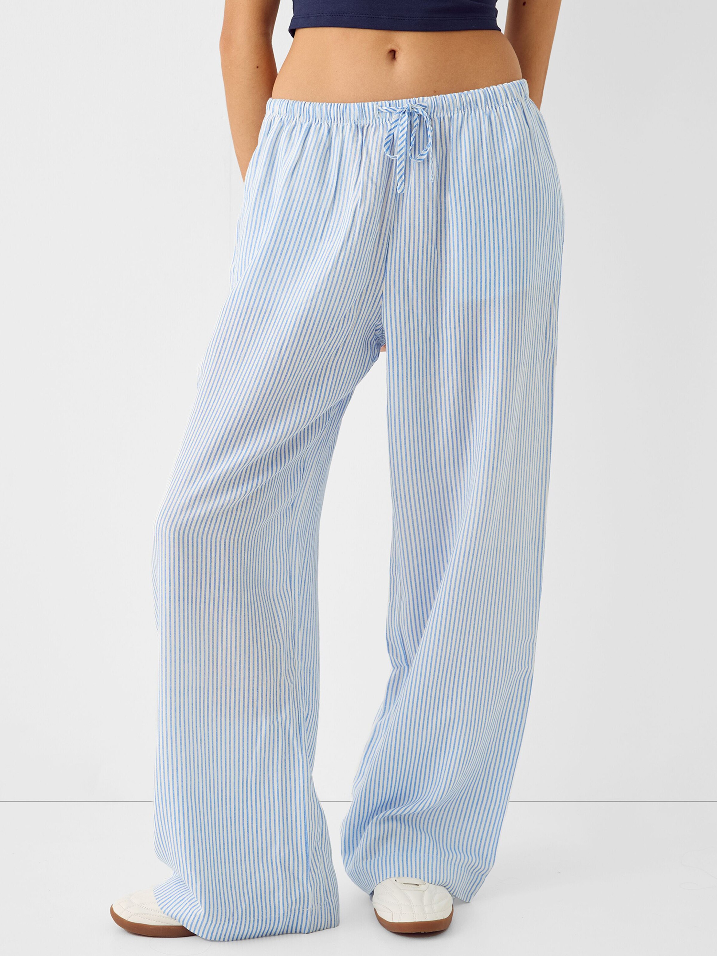 Wide Leg Pantalon Bershka en Bleu Clair ABOUT YOU