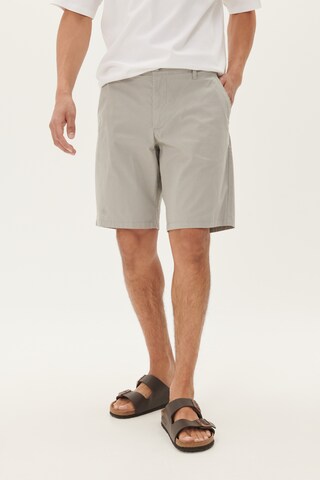 Regular Pantalon chino 'Thomas' Matinique en gris : devant