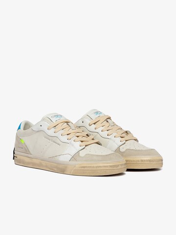 Sneaker bassa di Crime London in bianco