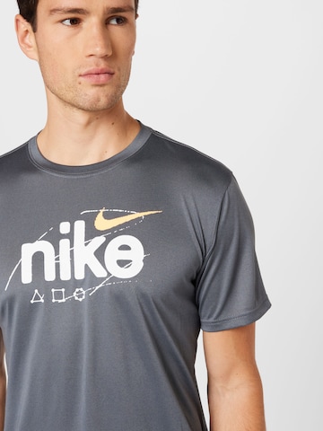 NIKE Functioneel shirt 'Wild Clash' in Grijs