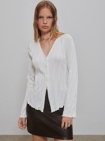 florence by mills exclusive for ABOUT YOU Μπλούζα 'Winter Birchwood' σε λευκό: μπροστά