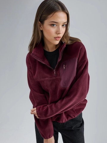 Pullover di Busem in rosso: frontale