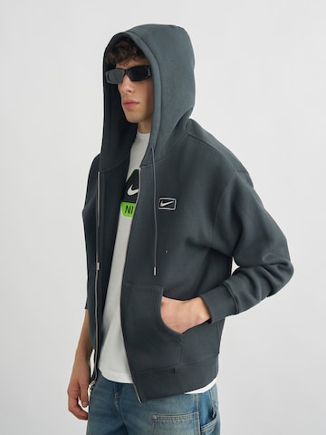 Hanorac de la Nike Sportswear pe gri