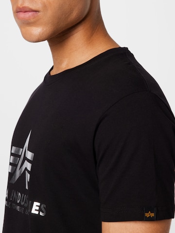 Coupe regular T-Shirt ALPHA INDUSTRIES en noir