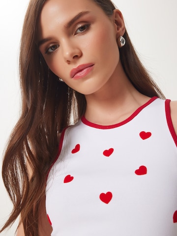 Top de la Happiness İstanbul pe alb