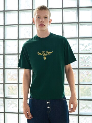 T-Shirt Bershka en vert : devant