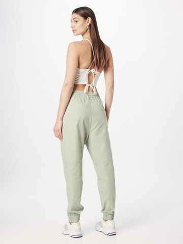 Effilé Pantalon 'ARITE' MELAWEAR en vert