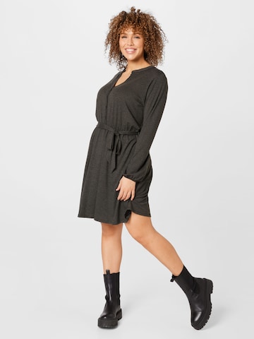 Robe 'Franka' ABOUT YOU Curvy en vert : devant