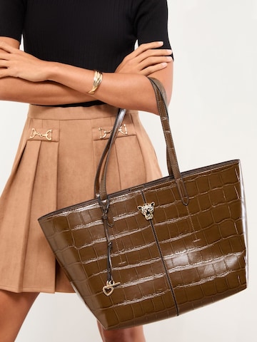 Lipsy Shopper in Braun