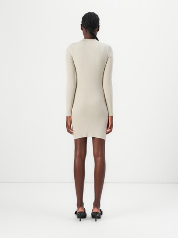 KARL LAGERFELD JEANS Плетена рокля в бежово: отзад