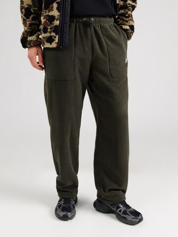 Nike Sportswear Loosefit Byxa 'CLUB' i grön: framsida