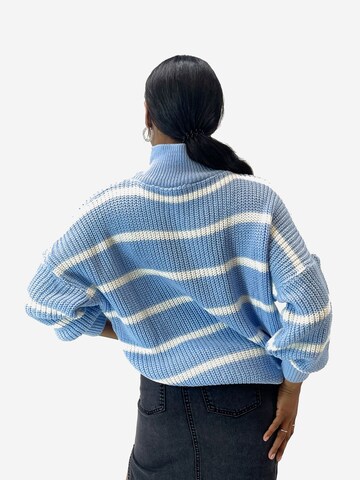 Elara Pullover in Blau
