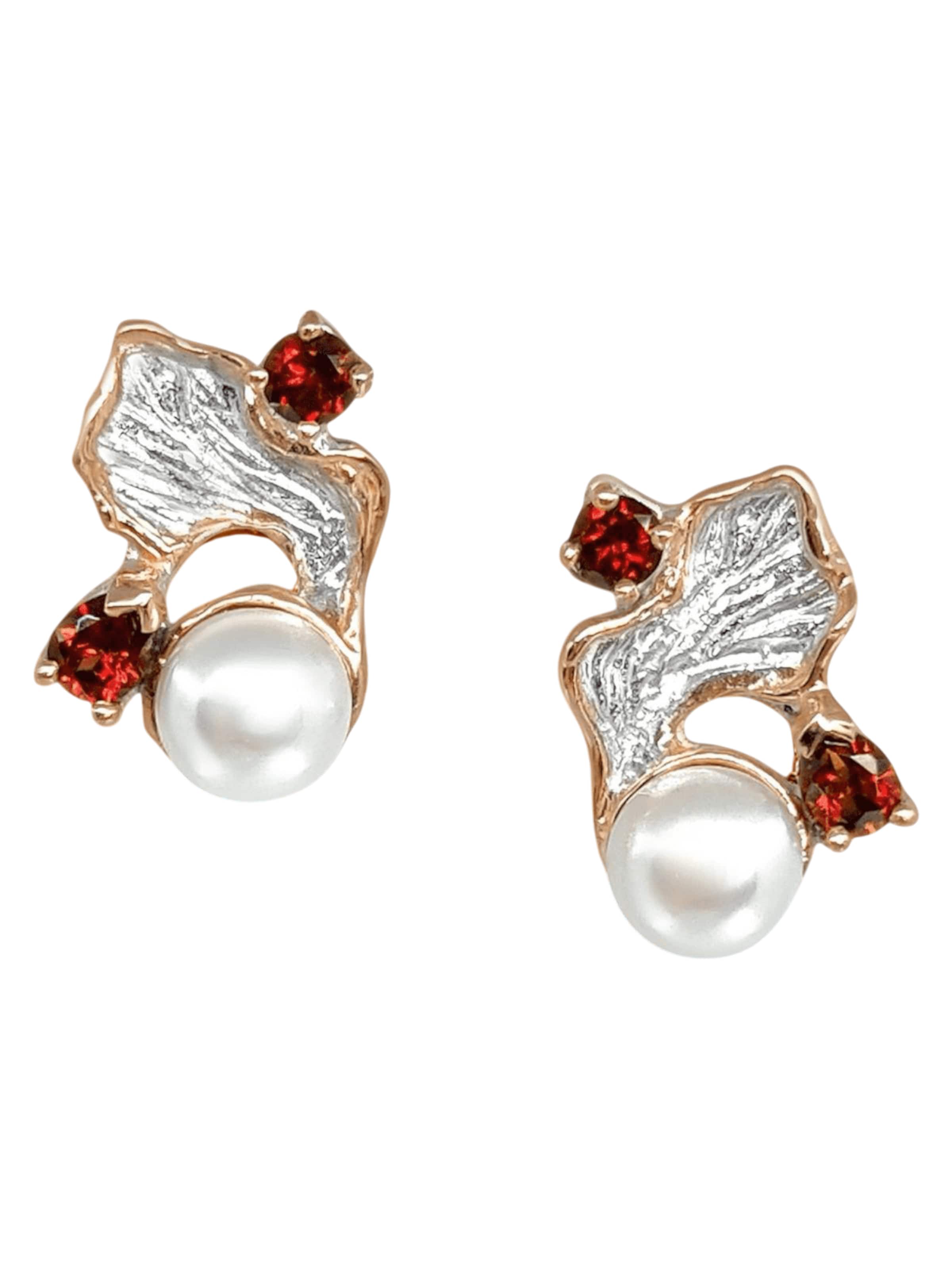 La Moda Me Earrings 'Fiamma' in White: front