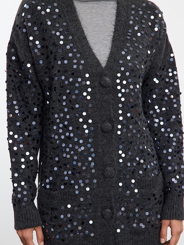 Trendyol Strickjacke in Grau